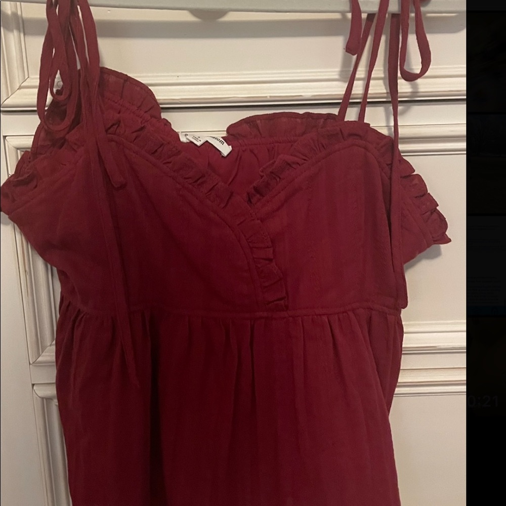 Maroon top-tie straps